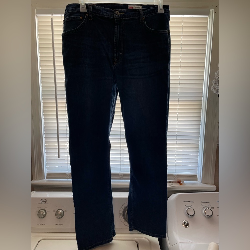 Like New Wrangler Straight Fit 36x30